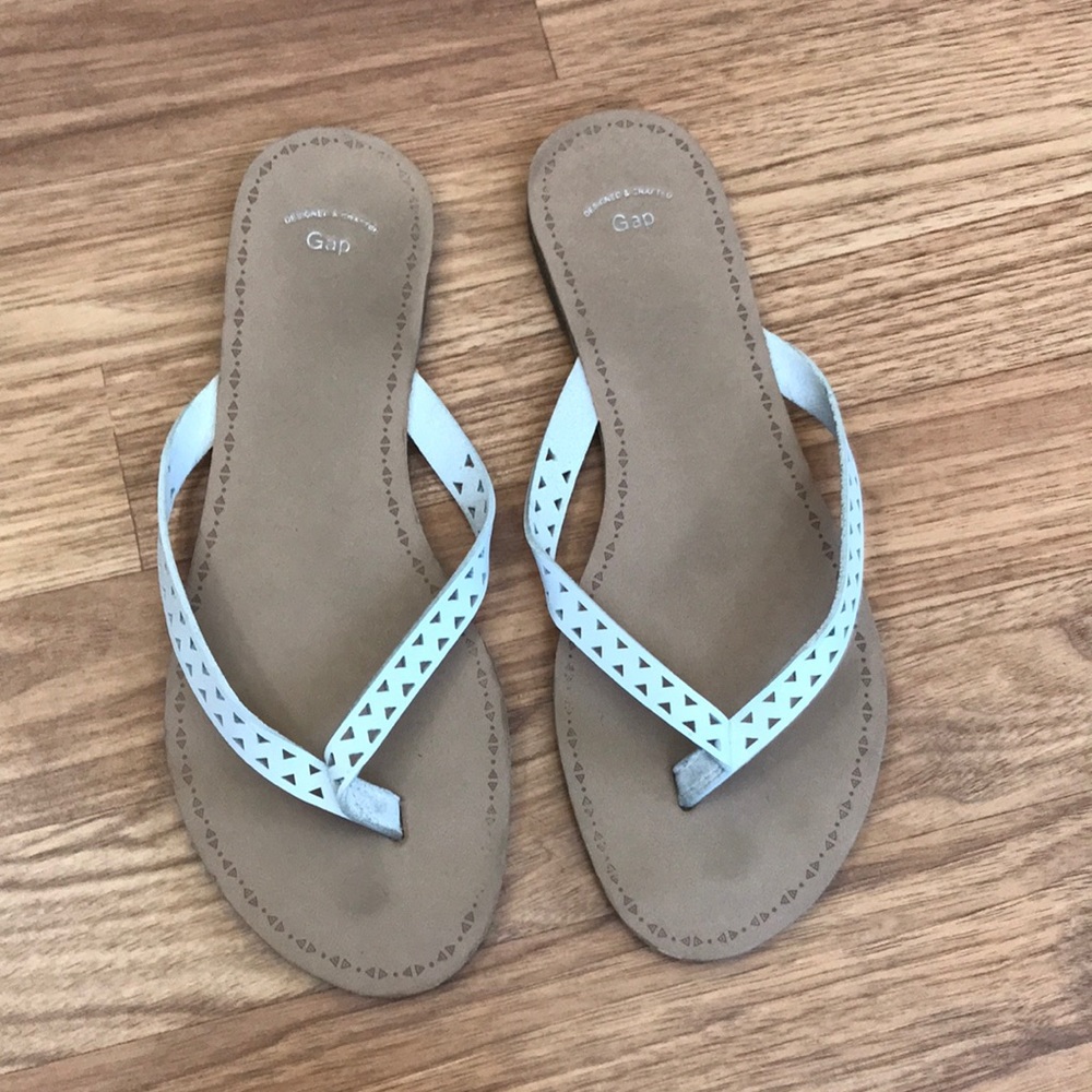 Gap flip flops sandals white size 8